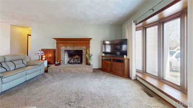 447 Redwood Drive, Farmington, MO 63640