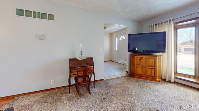 447 Redwood Drive, Farmington, MO 63640