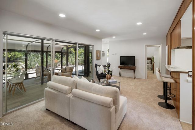 3271 New York Drive, Pasadena, CA 91107