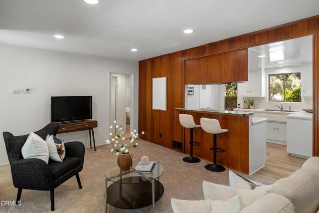 3271 New York Drive, Pasadena, CA 91107