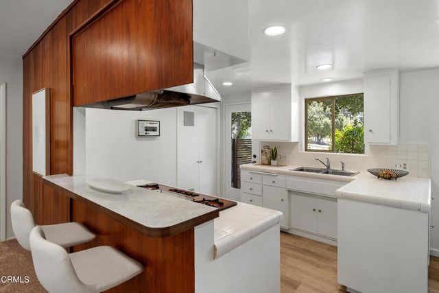 3271 New York Drive, Pasadena, CA 91107