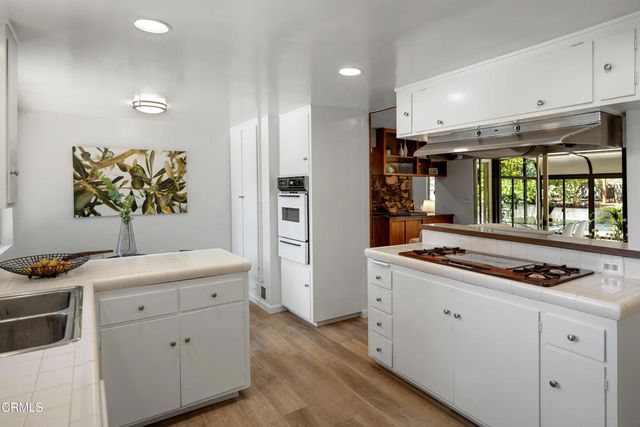 3271 New York Drive, Pasadena, CA 91107