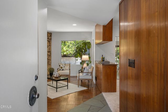 3271 New York Drive, Pasadena, CA 91107