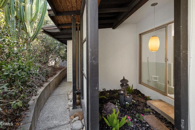 3271 New York Drive, Pasadena, CA 91107