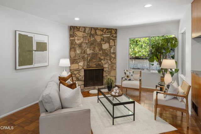 3271 New York Drive, Pasadena, CA 91107