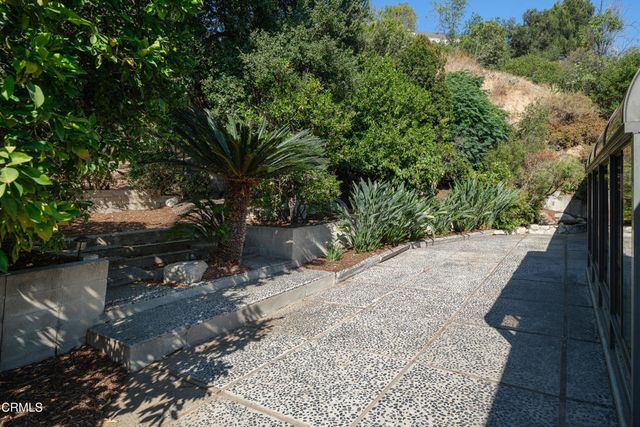 3271 New York Drive, Pasadena, CA 91107