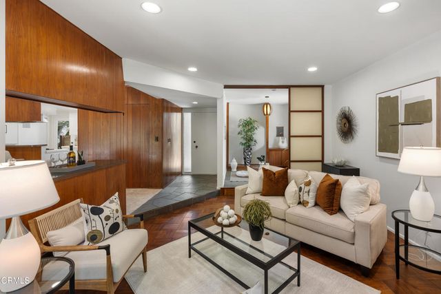 3271 New York Drive, Pasadena, CA 91107