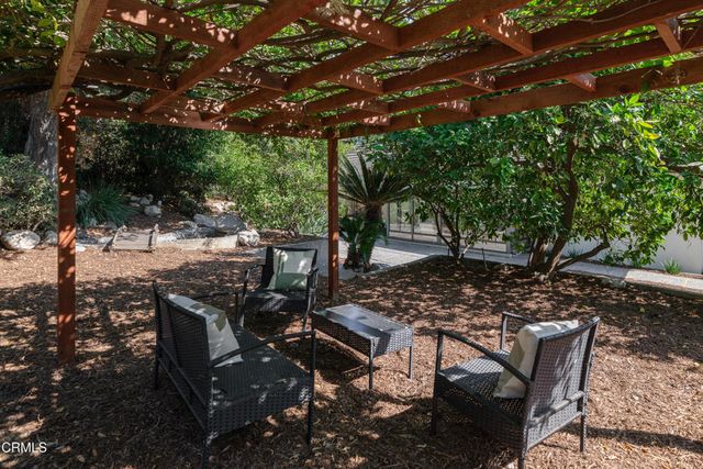 3271 New York Drive, Pasadena, CA 91107