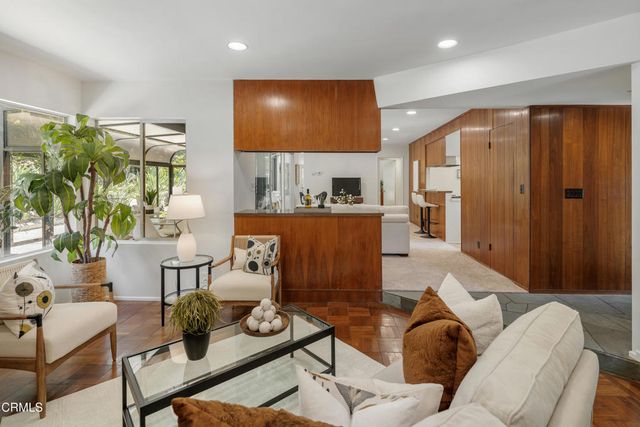 3271 New York Drive, Pasadena, CA 91107