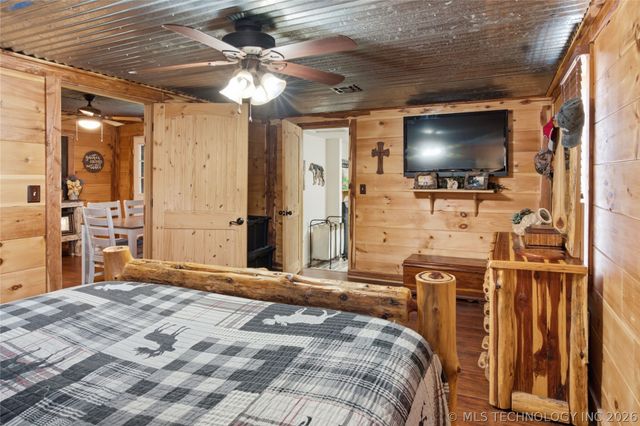 809 N K Street, Quinton, OK 74561