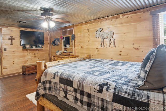 809 N K Street, Quinton, OK 74561