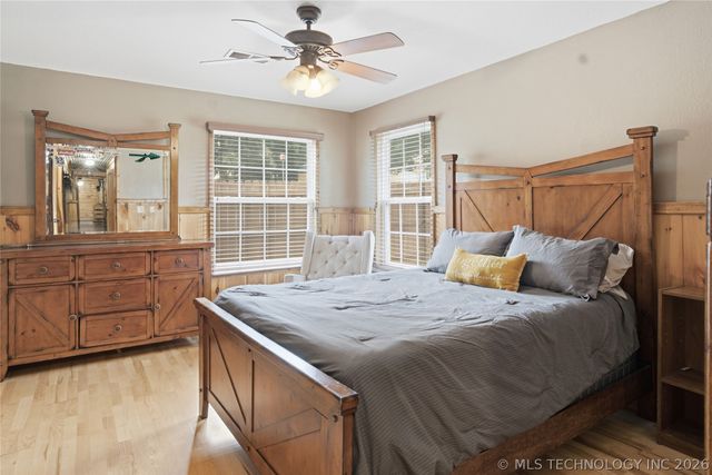 809 N K Street, Quinton, OK 74561