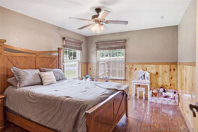 809 N K Street, Quinton, OK 74561