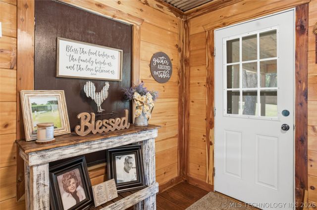 809 N K Street, Quinton, OK 74561