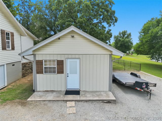 809 N K Street, Quinton, OK 74561