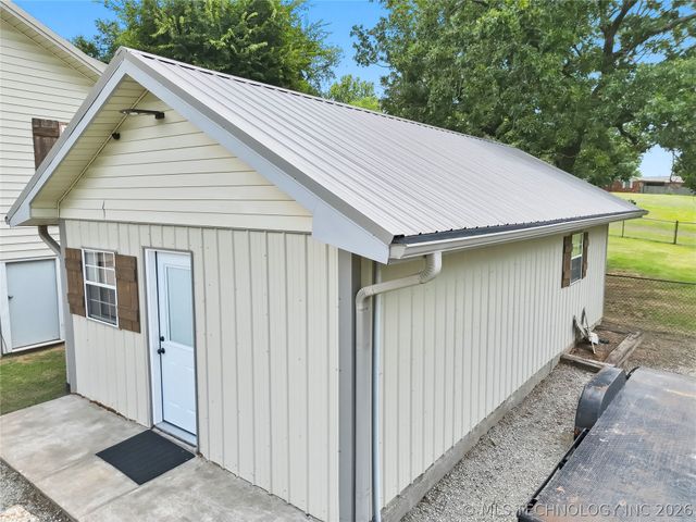 809 N K Street, Quinton, OK 74561