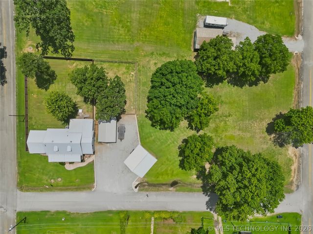 809 N K Street, Quinton, OK 74561