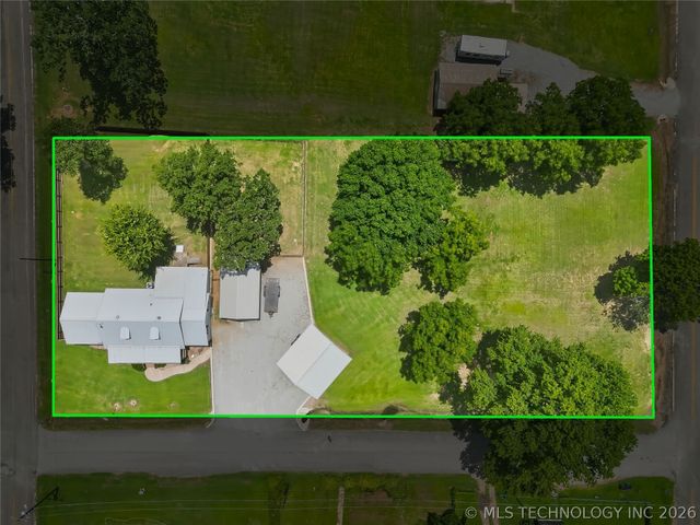 809 N K Street, Quinton, OK 74561