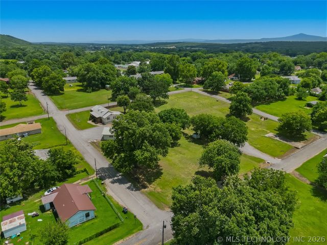 809 N K Street, Quinton, OK 74561