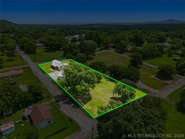 809 N K Street, Quinton, OK 74561