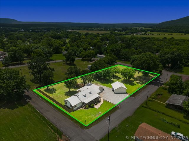 809 N K Street, Quinton, OK 74561