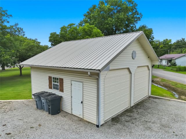 809 N K Street, Quinton, OK 74561