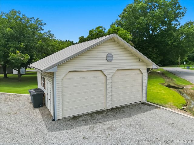 809 N K Street, Quinton, OK 74561