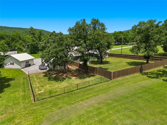 809 N K Street, Quinton, OK 74561