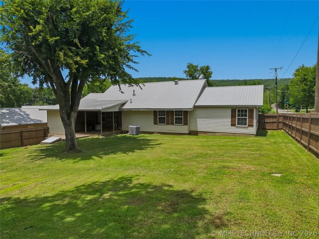 809 N K Street, Quinton, OK 74561