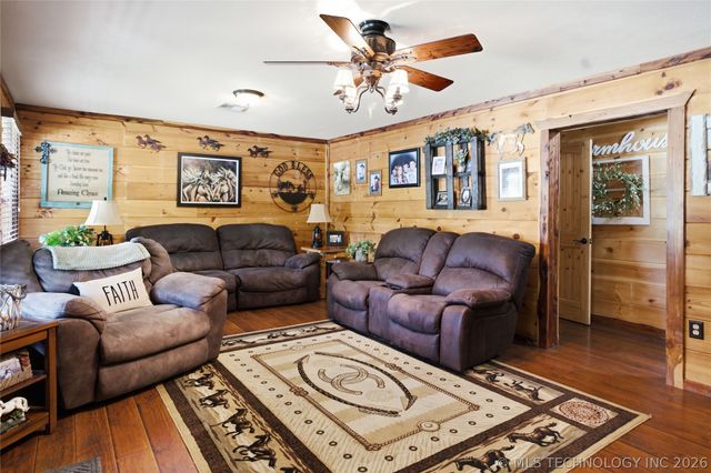 809 N K Street, Quinton, OK 74561