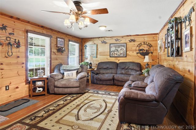 809 N K Street, Quinton, OK 74561