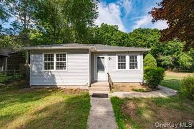 7 Candido Avenue S, Shirley, NY 11967