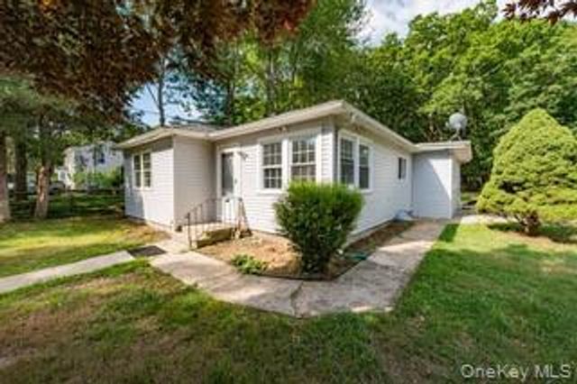 7 Candido Avenue S, Shirley, NY 11967