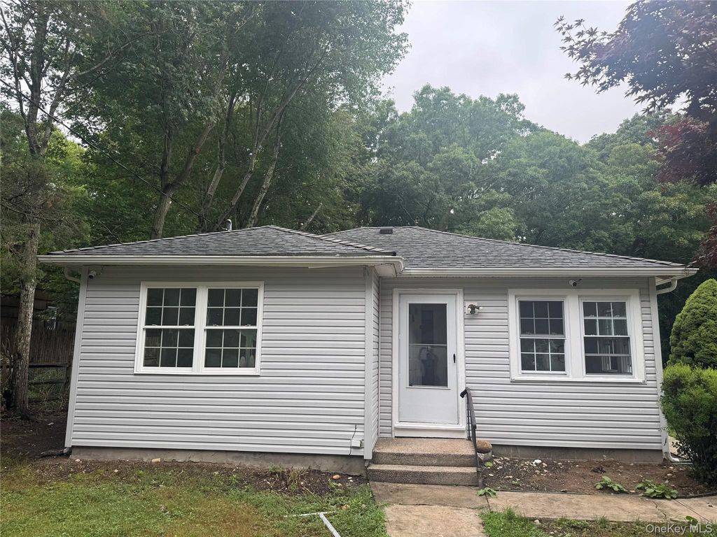 7 Candido Avenue S, Shirley, NY 11967