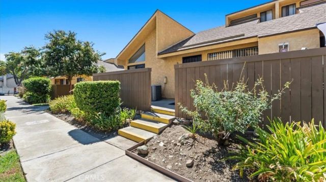 435 W 9th B1, Upland, CA 91786
