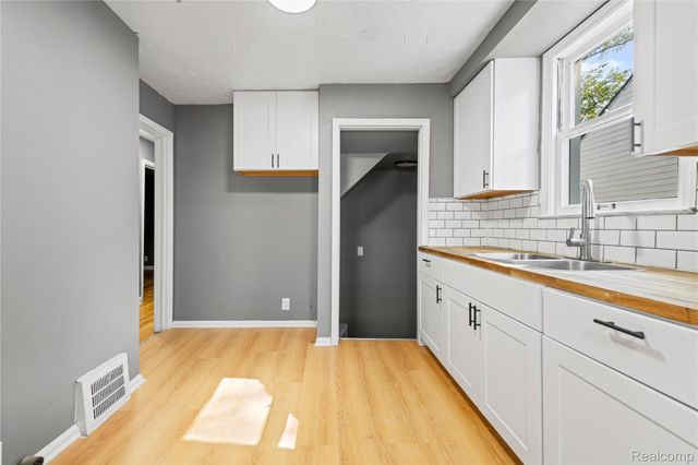 20296 Waltham Street, Detroit, MI 48205