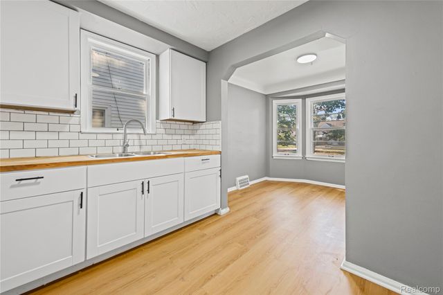 20296 Waltham Street, Detroit, MI 48205