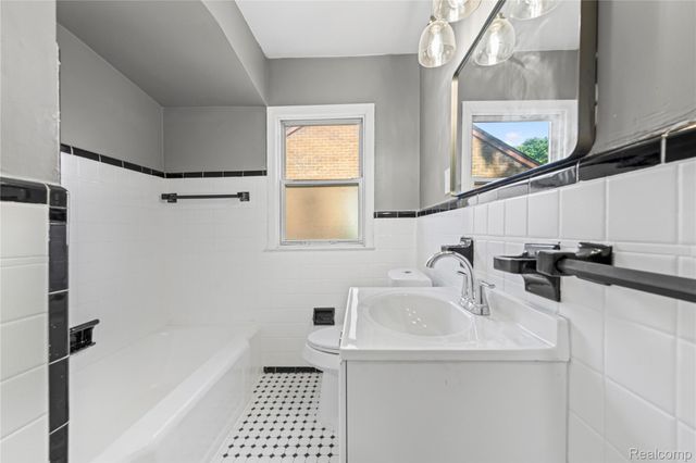 20296 Waltham Street, Detroit, MI 48205