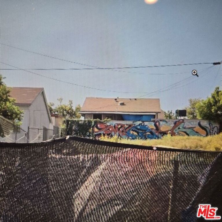 Image 1 of property listing at 1121 Irolo Street, Los Angeles, CA 90006