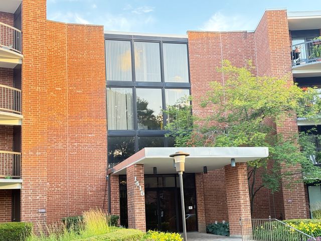 1415 E Central Road 203A, Arlington Heights, IL 60005