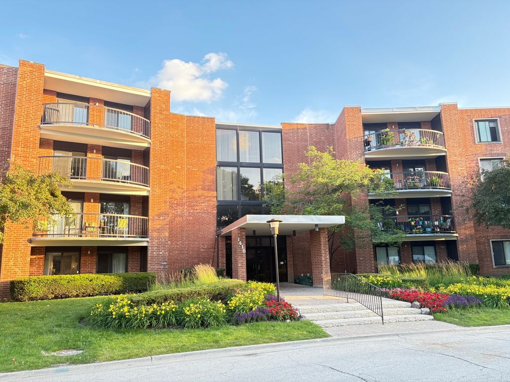 1415 E Central Road 203A, Arlington Heights, IL 60005