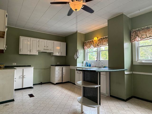 W 412 Ridgeway ST, Clifton Forge, VA 24422