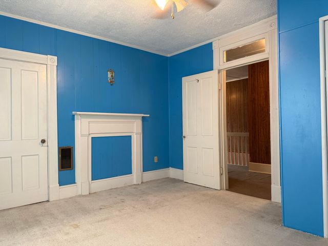 W 412 Ridgeway ST, Clifton Forge, VA 24422