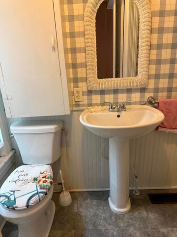 W 412 Ridgeway ST, Clifton Forge, VA 24422