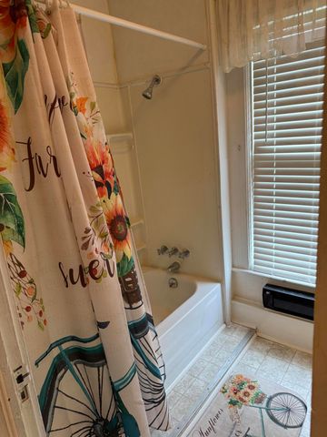 W 412 Ridgeway ST, Clifton Forge, VA 24422