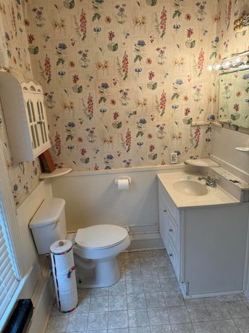 W 412 Ridgeway ST, Clifton Forge, VA 24422