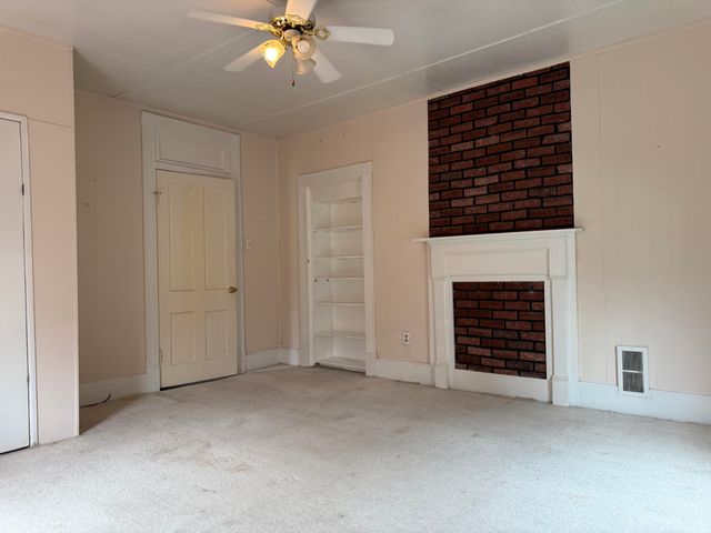 W 412 Ridgeway ST, Clifton Forge, VA 24422