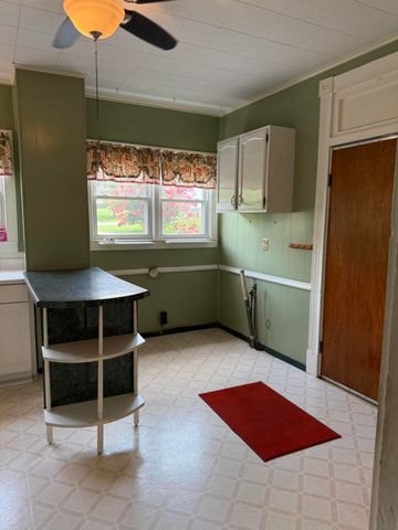 W 412 Ridgeway ST, Clifton Forge, VA 24422