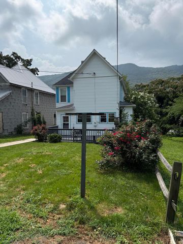 W 412 Ridgeway ST, Clifton Forge, VA 24422