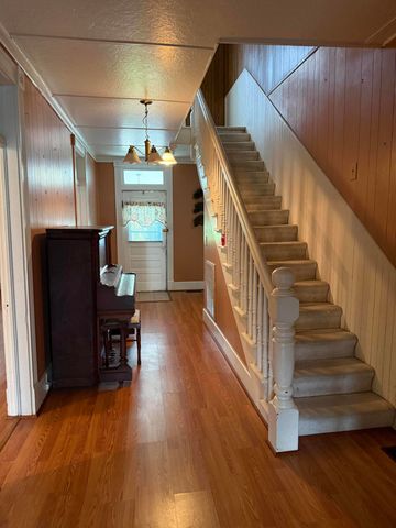 W 412 Ridgeway ST, Clifton Forge, VA 24422